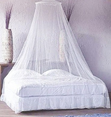 Baldachýn nad manželskou postel